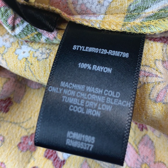 NWT Sanctuary Yellow Floral Flutter Sleeve Romper - Picture 11 of 13